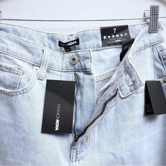 Fashion Nova Light Denim Wash Away We Go Balloon Mom Jeans Size 7/28 NWT - Picture 11 of 12